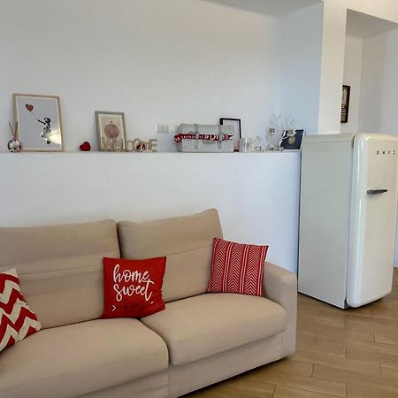 The Shabby House - Charming Seaside Retreat In Central Anzio, Steps From Beach And Train Station 外观 照片