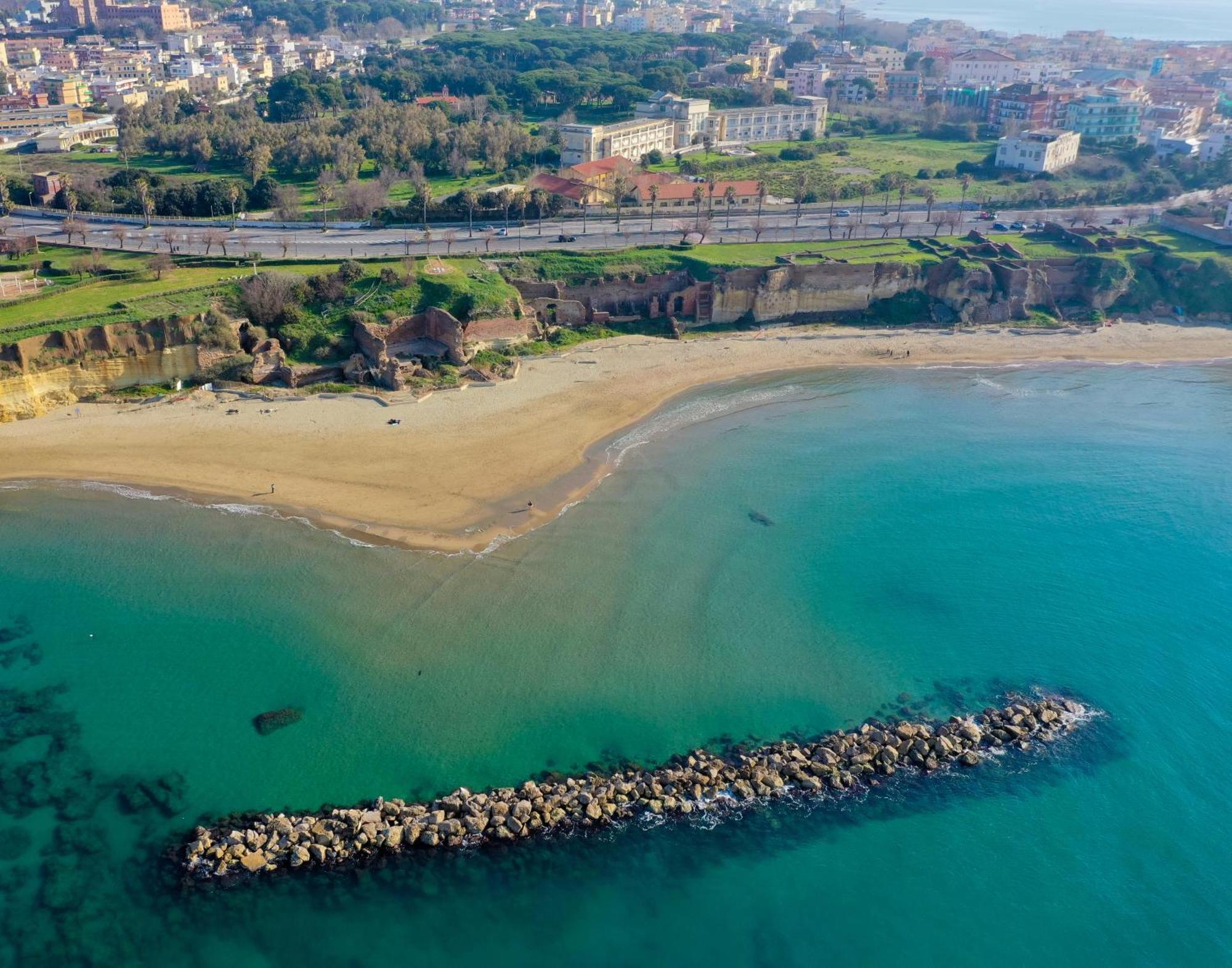 The Shabby House - Charming Seaside Retreat In Central Anzio, Steps From Beach And Train Station 外观 照片