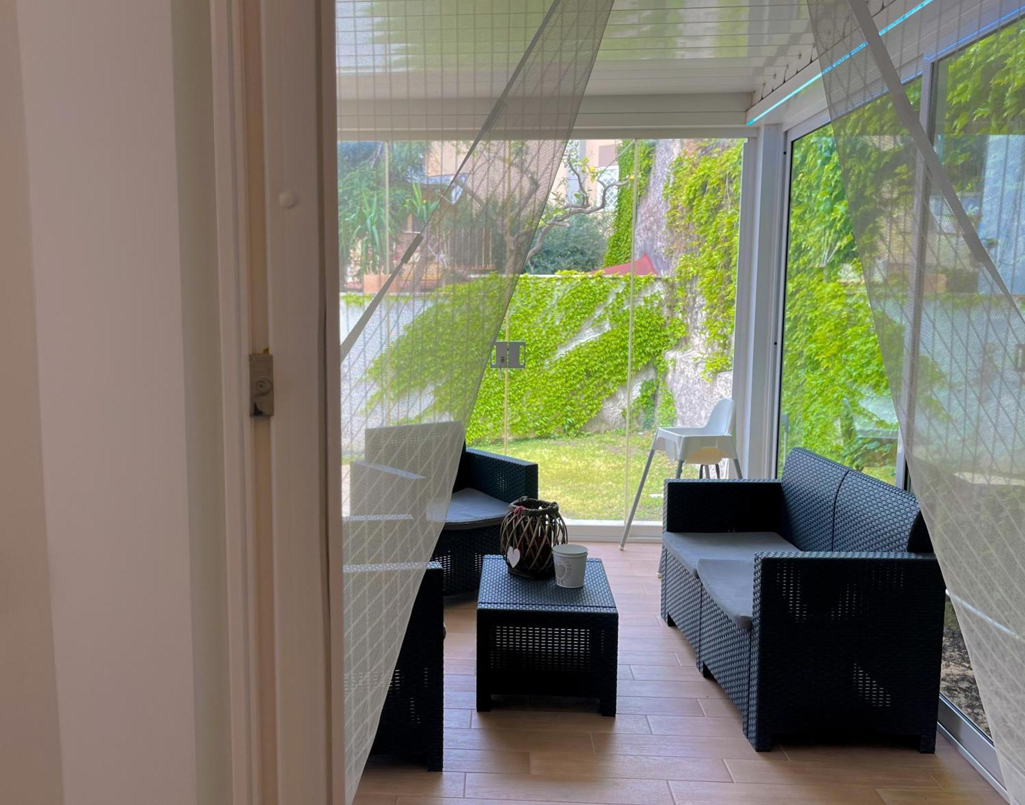 The Shabby House - Charming Seaside Retreat In Central Anzio, Steps From Beach And Train Station 外观 照片