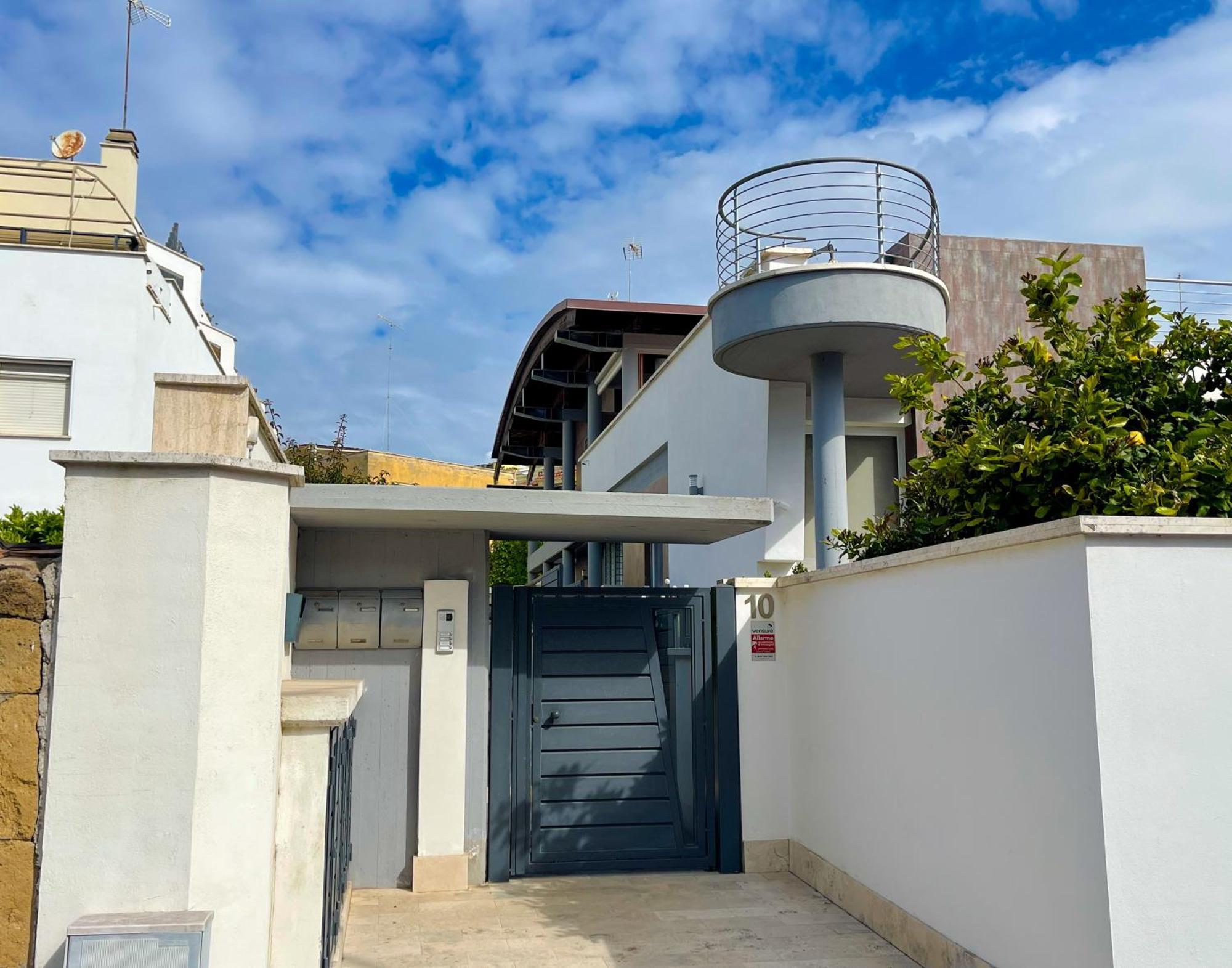 The Shabby House - Charming Seaside Retreat In Central Anzio, Steps From Beach And Train Station 外观 照片