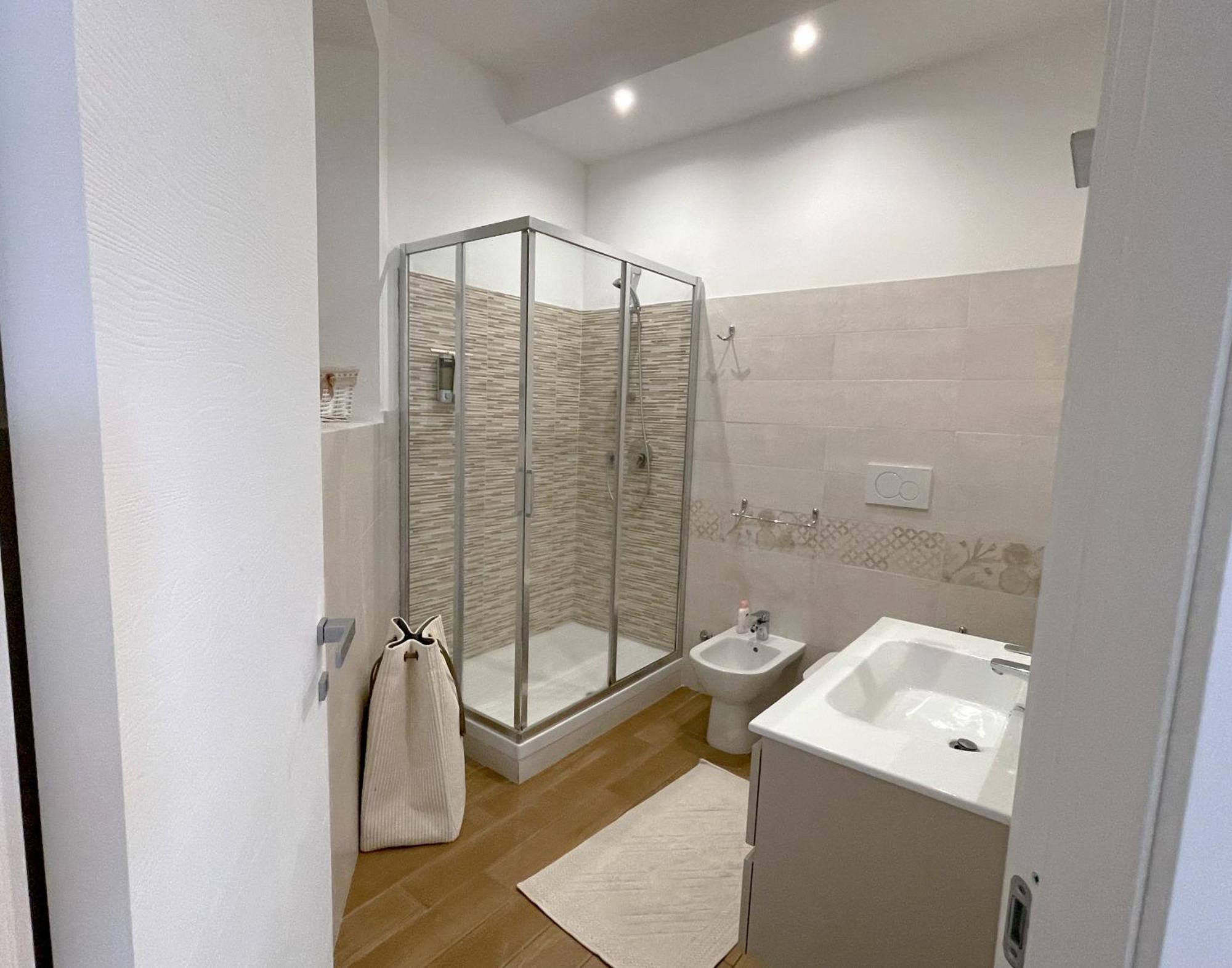 The Shabby House - Charming Seaside Retreat In Central Anzio, Steps From Beach And Train Station 外观 照片
