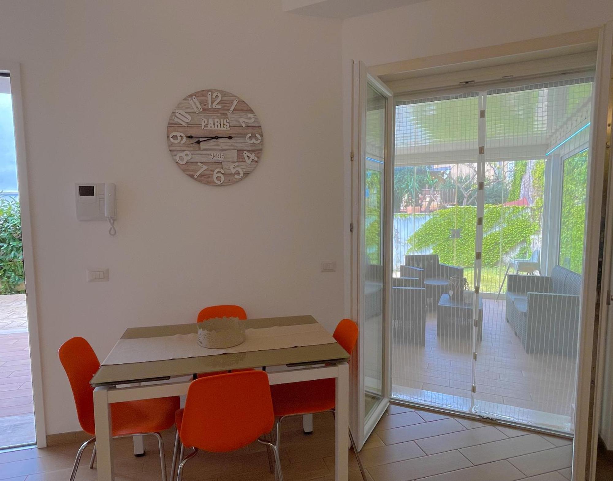 The Shabby House - Charming Seaside Retreat In Central Anzio, Steps From Beach And Train Station 外观 照片