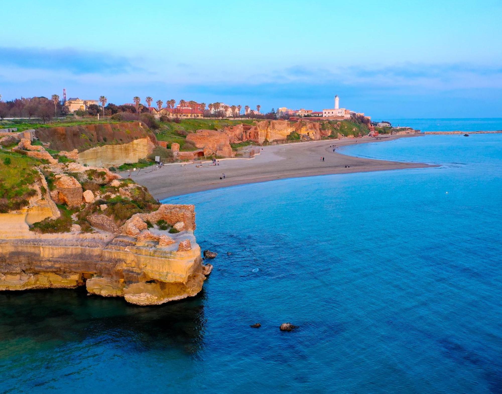 The Shabby House - Charming Seaside Retreat In Central Anzio, Steps From Beach And Train Station 外观 照片