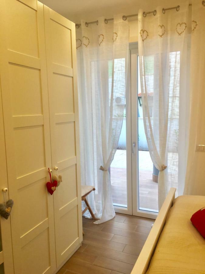 The Shabby House - Charming Seaside Retreat In Central Anzio, Steps From Beach And Train Station 外观 照片