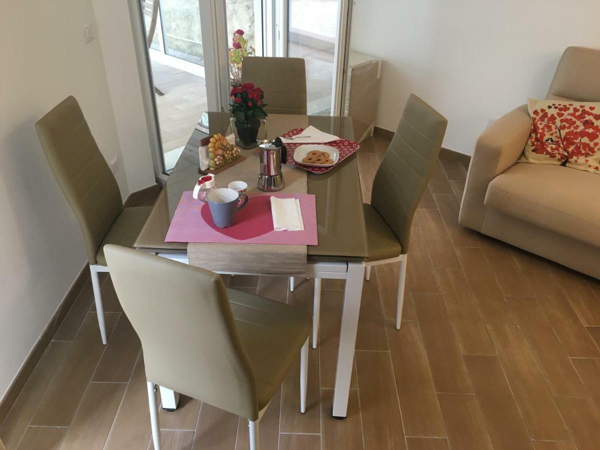 The Shabby House - Charming Seaside Retreat In Central Anzio, Steps From Beach And Train Station 外观 照片