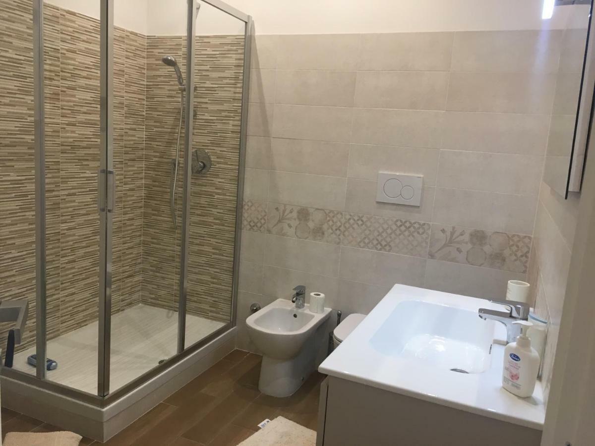 The Shabby House - Charming Seaside Retreat In Central Anzio, Steps From Beach And Train Station 外观 照片