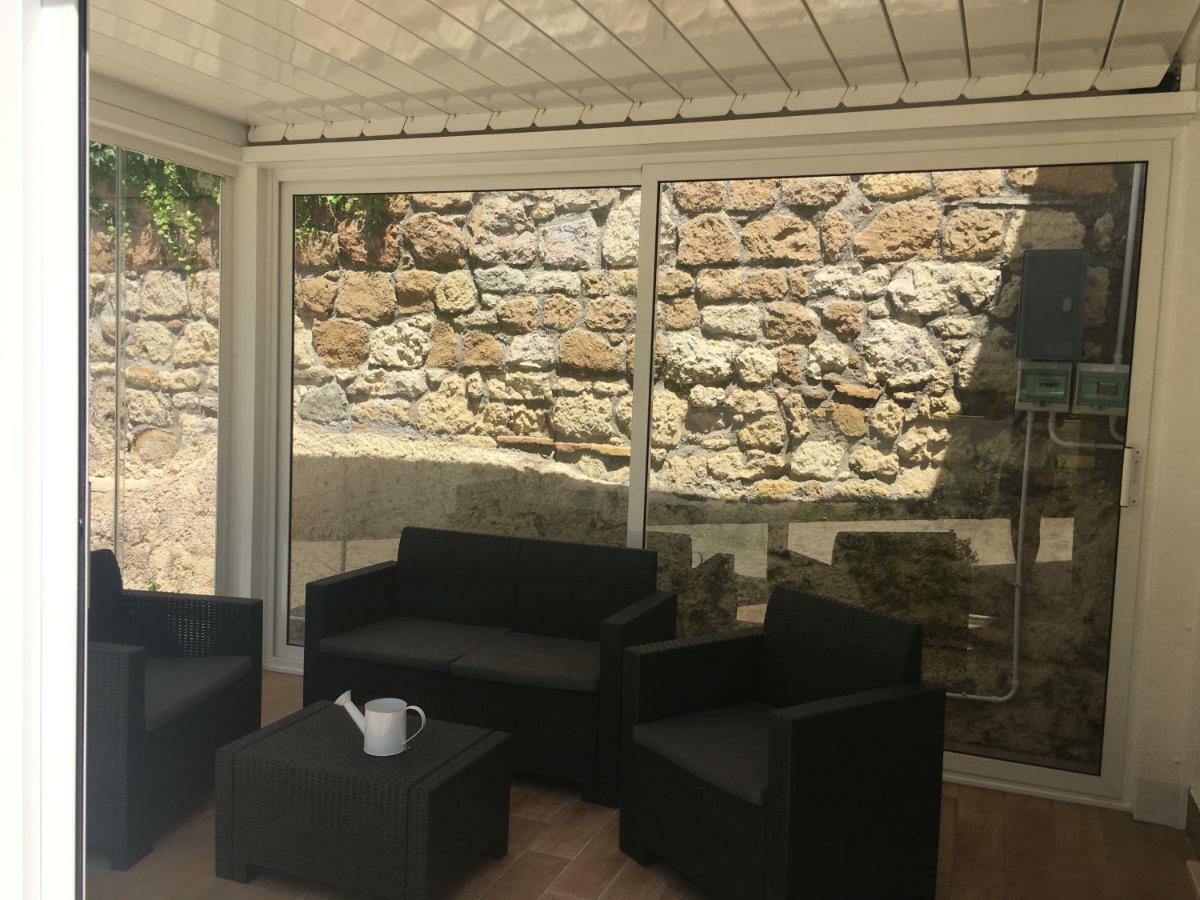 The Shabby House - Charming Seaside Retreat In Central Anzio, Steps From Beach And Train Station 外观 照片
