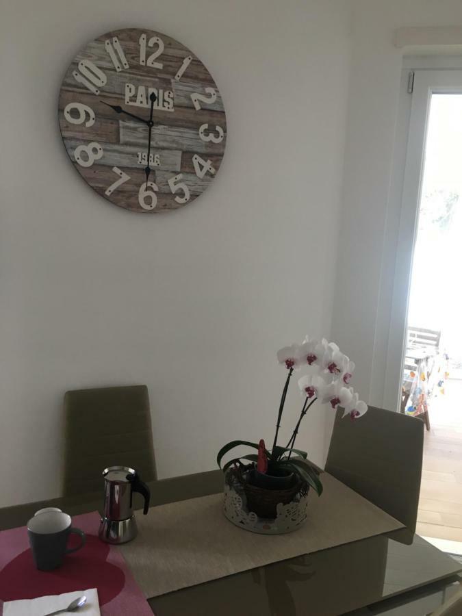 The Shabby House - Charming Seaside Retreat In Central Anzio, Steps From Beach And Train Station 外观 照片