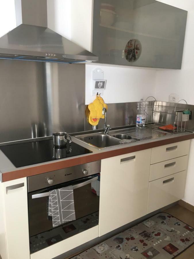 The Shabby House - Charming Seaside Retreat In Central Anzio, Steps From Beach And Train Station 外观 照片
