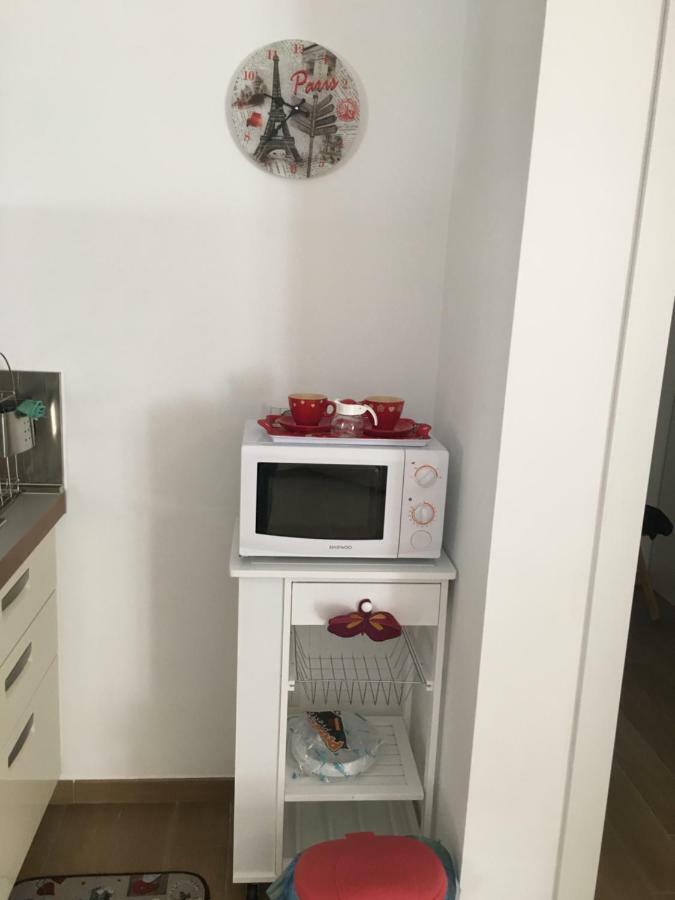 The Shabby House - Charming Seaside Retreat In Central Anzio, Steps From Beach And Train Station 外观 照片